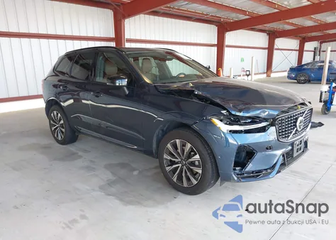 2023 Volvo Xc60 B5 Plus Dark Theme z USA, uszkodzony, nr VIN YV4L12RLXP1351485